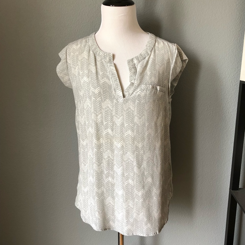 ⏬NWOT Silkland Printed Blouse
